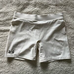 white underarmour shorts